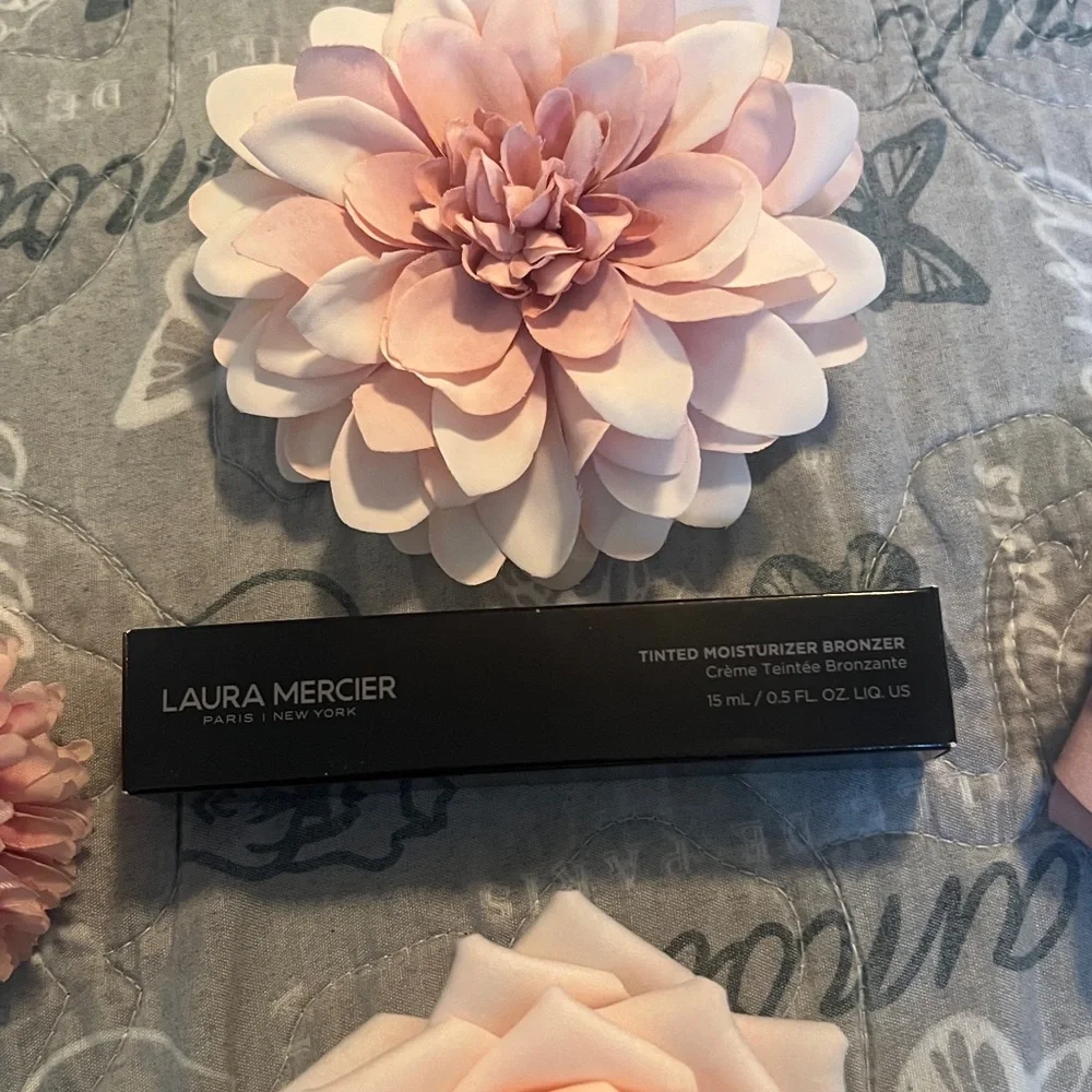 Laura Mercier Tinted Moisturizer Bronzer 04 Sunlight